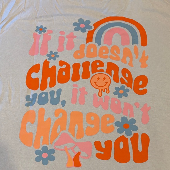 Gildan Tops - Colorful Graphic Woman’s  Shirt